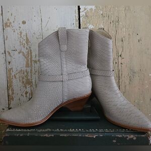 Matisse Fair Lady Brazilian Gray Leather Alligator Textured Cowboy Booties 7.5